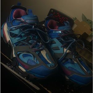 COPY - Balenciaga Track